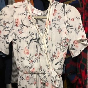 Cute flowy top 🌸🌸